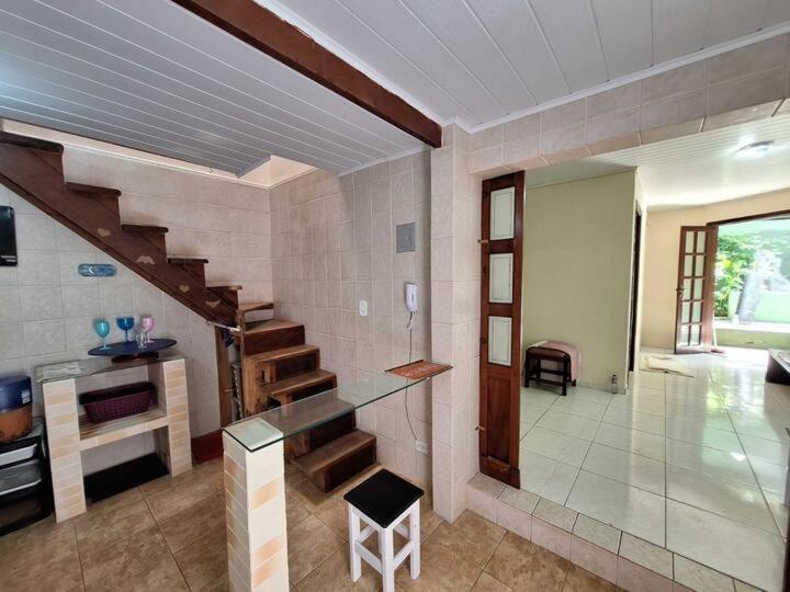 Casa Aconchegante Em Curitiba Hotell Eksteriør bilde